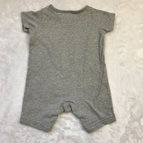 Baby Boden Dump Truck Romper Gray, 100% Coton Unisex Baby Size‎ 6-12 Months - Picture 6 of 10